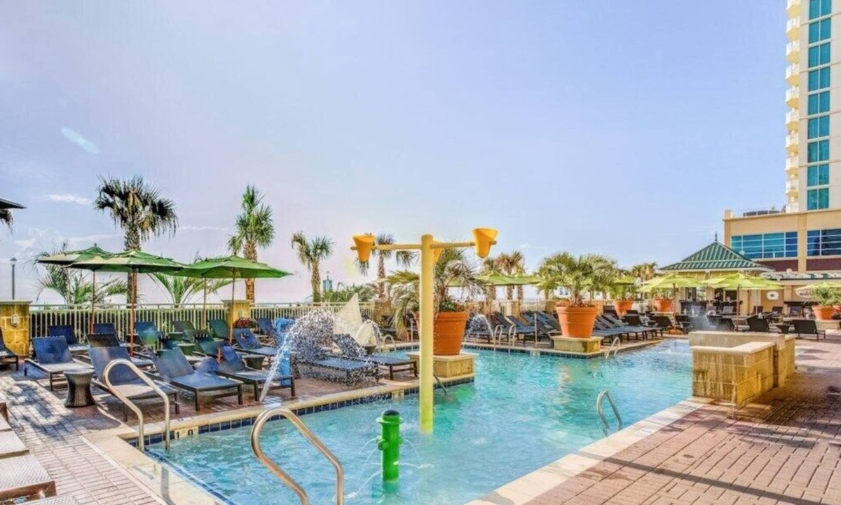 Northeast Virginia Beach Villa | Diamond Resorts Ocean Beach Club - 1 Bedroom Suite Balcony Restricted View