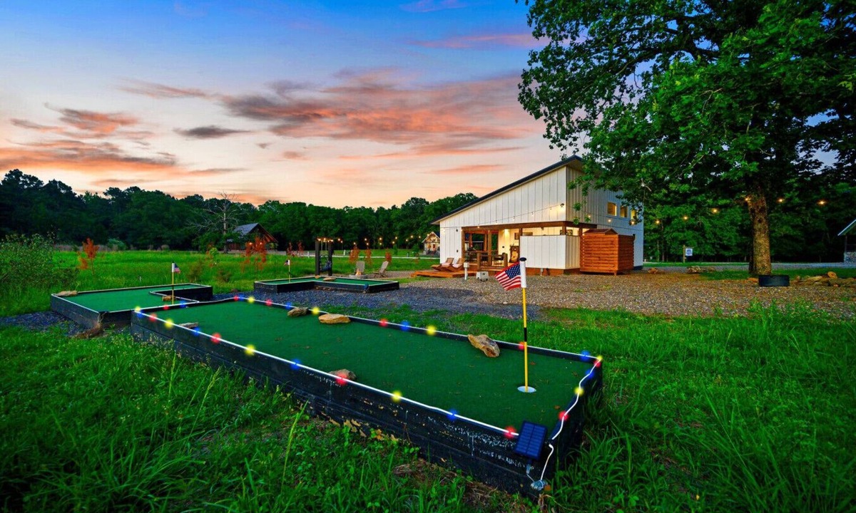 Broken Bow Cabin | Diamond Sky · Soothing Sauna | Putt-Putt, Jacuzzi Bath & Hot Tub