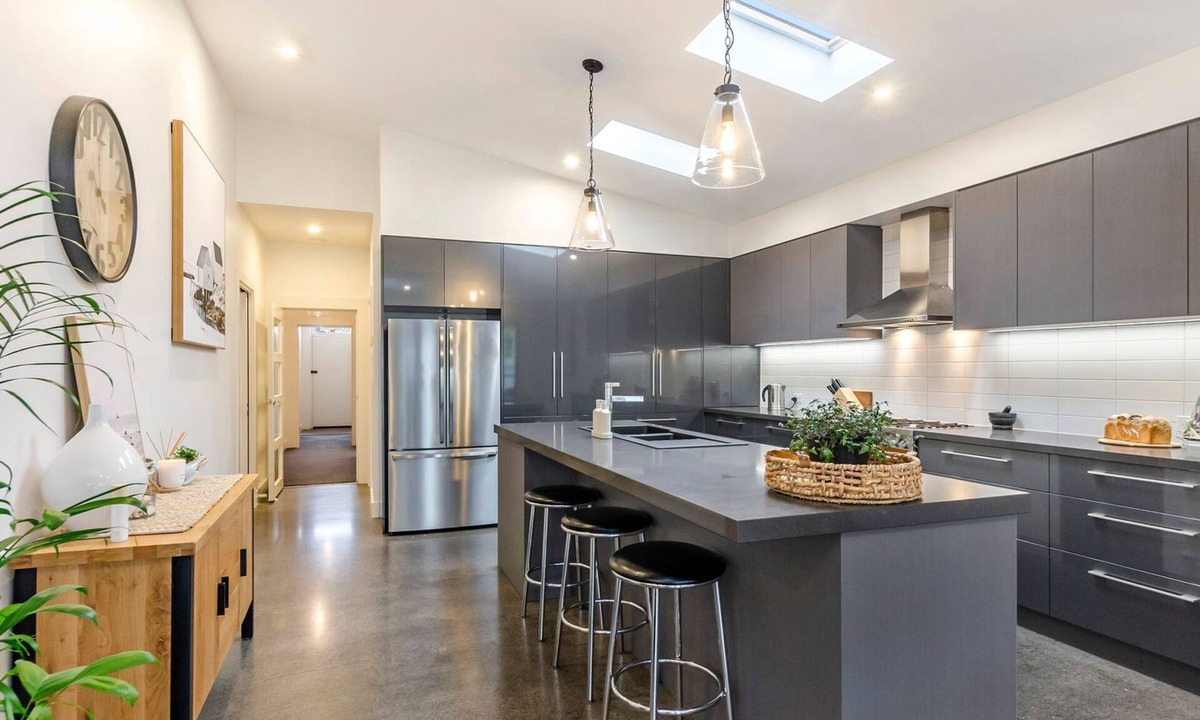 Warrnambool House | Diana's Place - Centrally located