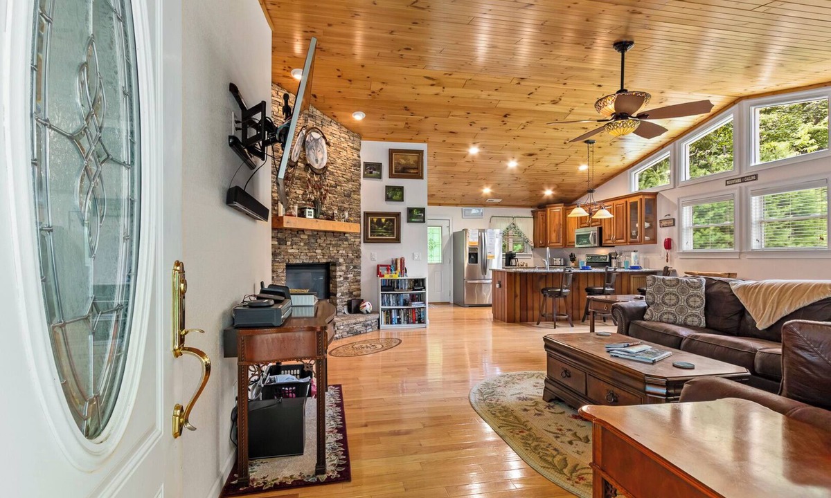 Murphy Cabin | Diane's Dream - private on small creek