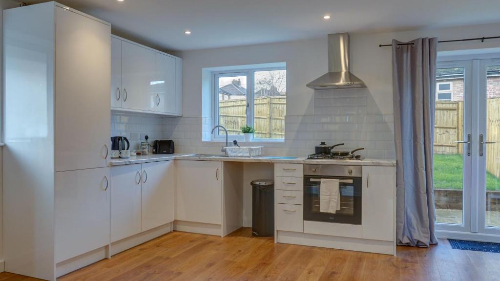 Didcot Apartment | Didcot- Private Flat with Garden & Parking 04