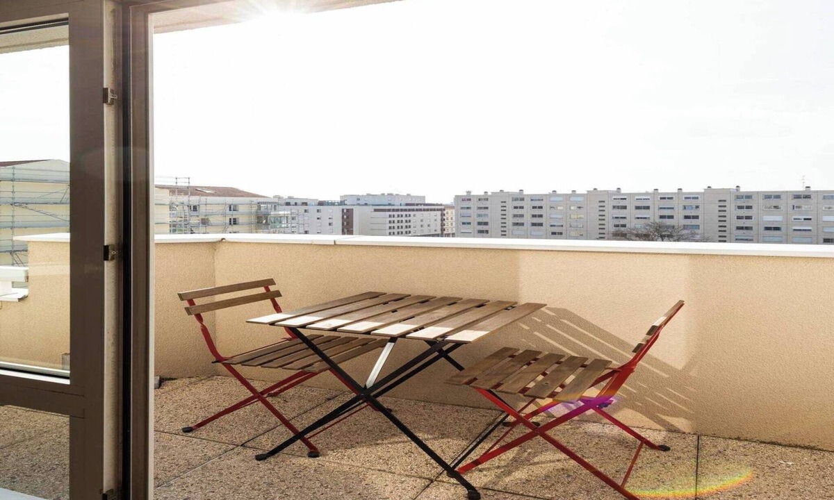 Yves Farge - Le Fleuve Apartment | Dify Bollier - Quartier Gerland