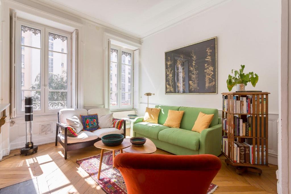 Saint Michel - Mairie Apartment | DIFY Romance - Saxe Gambetta