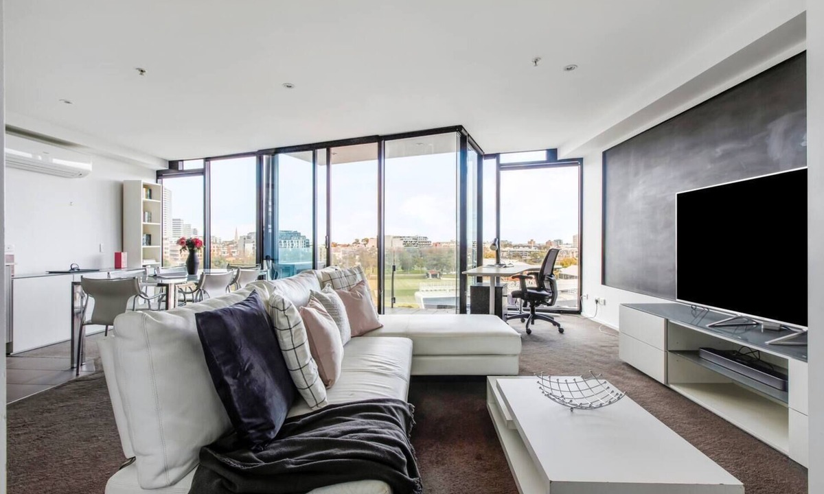 Melbourne Apartment | Digital Nomad Dreaming across from Albert Park