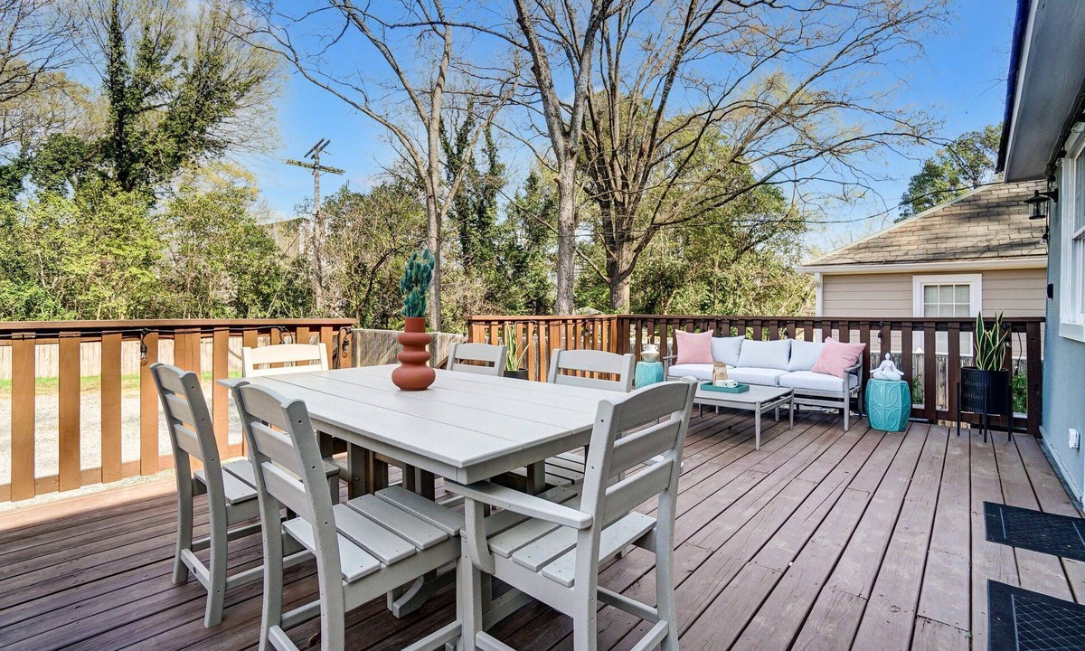 Dilworth House | Dilworth Cottage - Walk to Panthers Stadium and Uptown! Fire Pit, BBQ, & Pet Friendly + 15% Off!