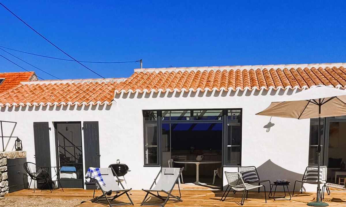 Barbatre House | Dimitri’s workshop 500m from the beach