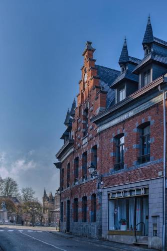 Solre-le-Chateau House | Diner, Nuitée, Petit Déjeuner dans Maison d'Arts