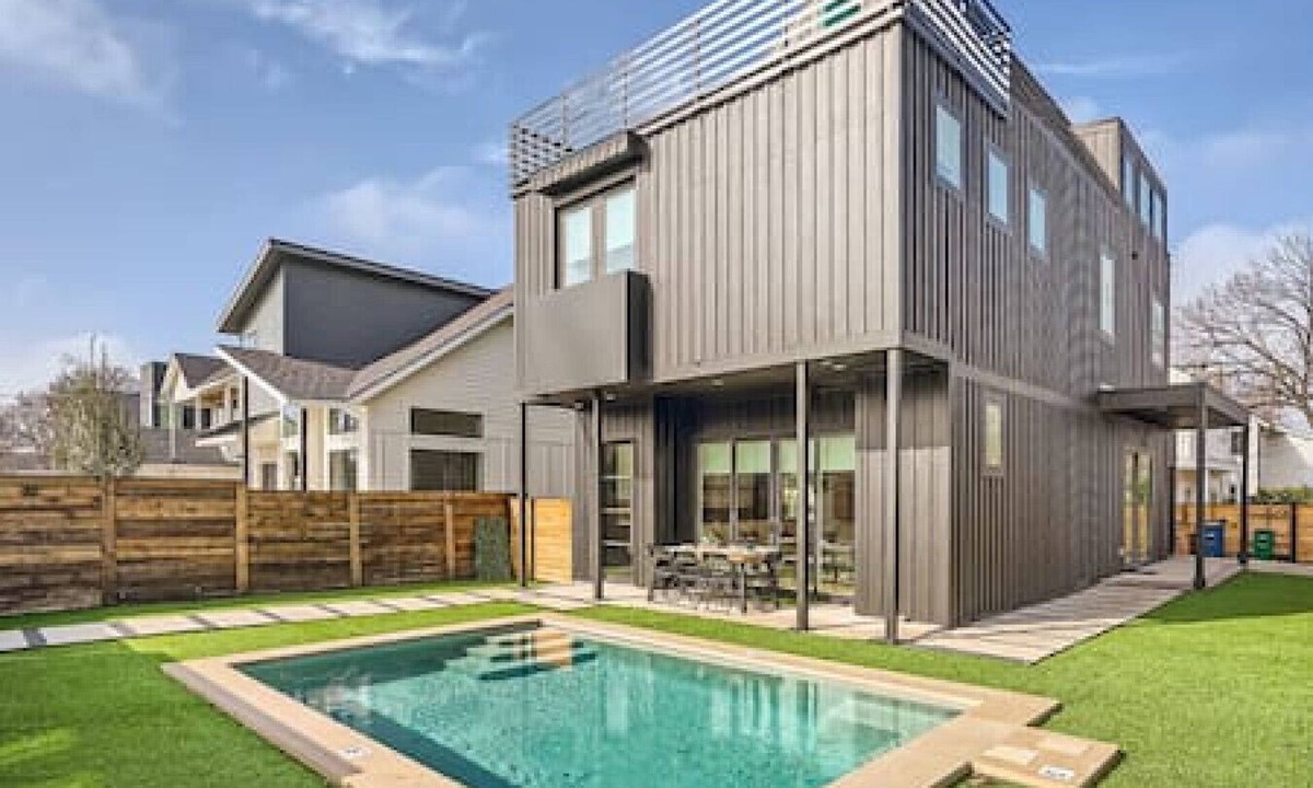 Chestnut House | Dip into the 512 Experience! 6 BDRMS W/Pool Mins to DT