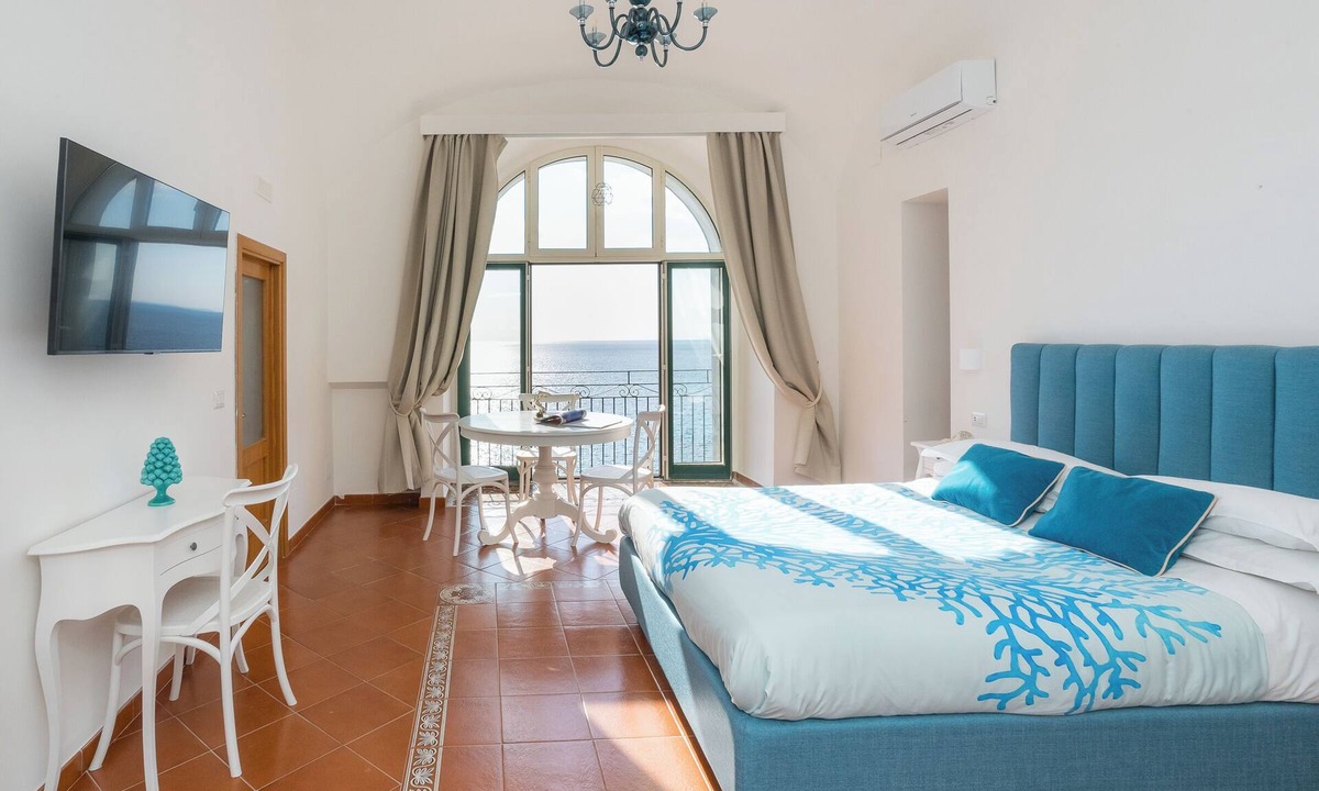 Meta House | DIPINTO APARTMENTS