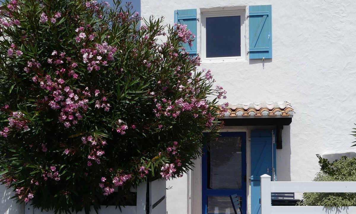 La Gueriniere House | Direct access to the sea! 3-minute walk to the beach.