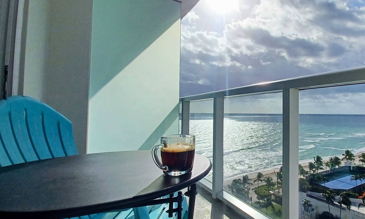 Sunny Isles Beach Apartment | Direct access to the beach, Oceanfront, Beachfront. High speed wifi internet.