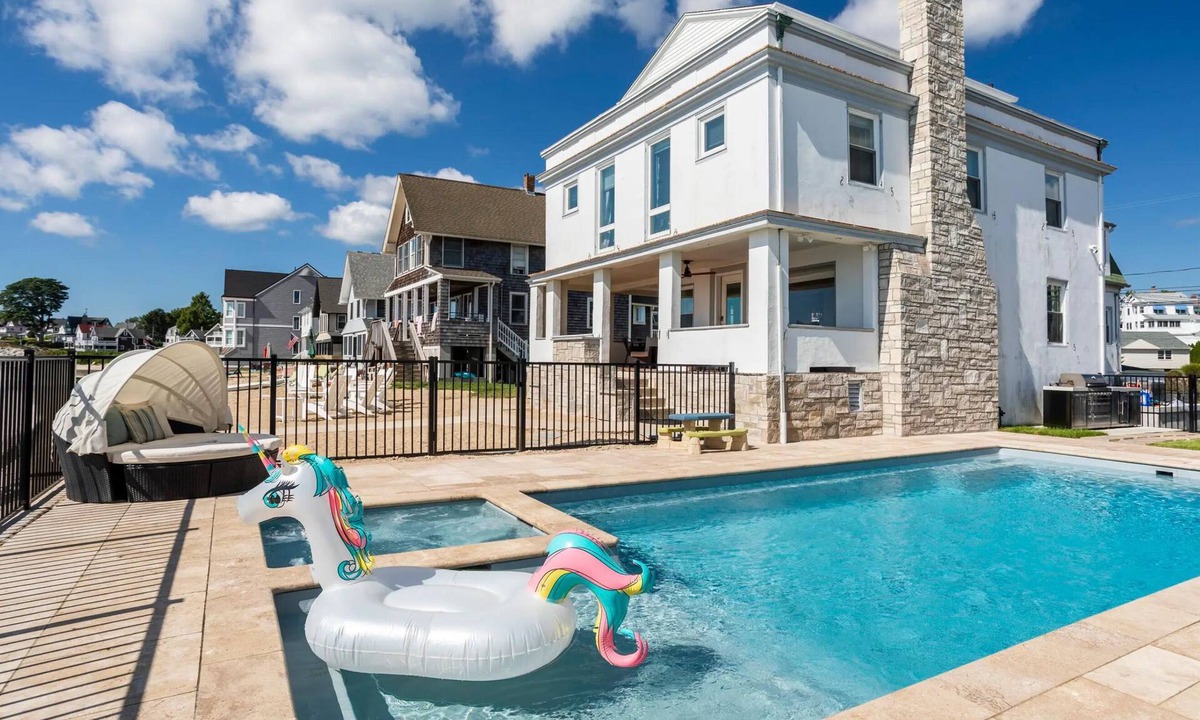 Niantic House | Direct Beach Water Front with Heated Pool
