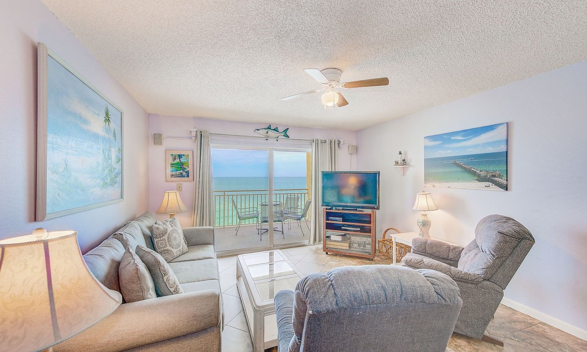 Redington Shores Condo | Direct Beachfront, Top Floor, Sleeps 10! Heated Pool 605