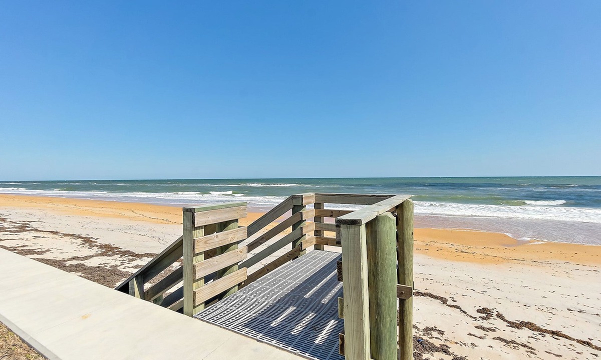 Painters Hill House | Direct Beachfront Deck | Grill | 2 Queen Beds