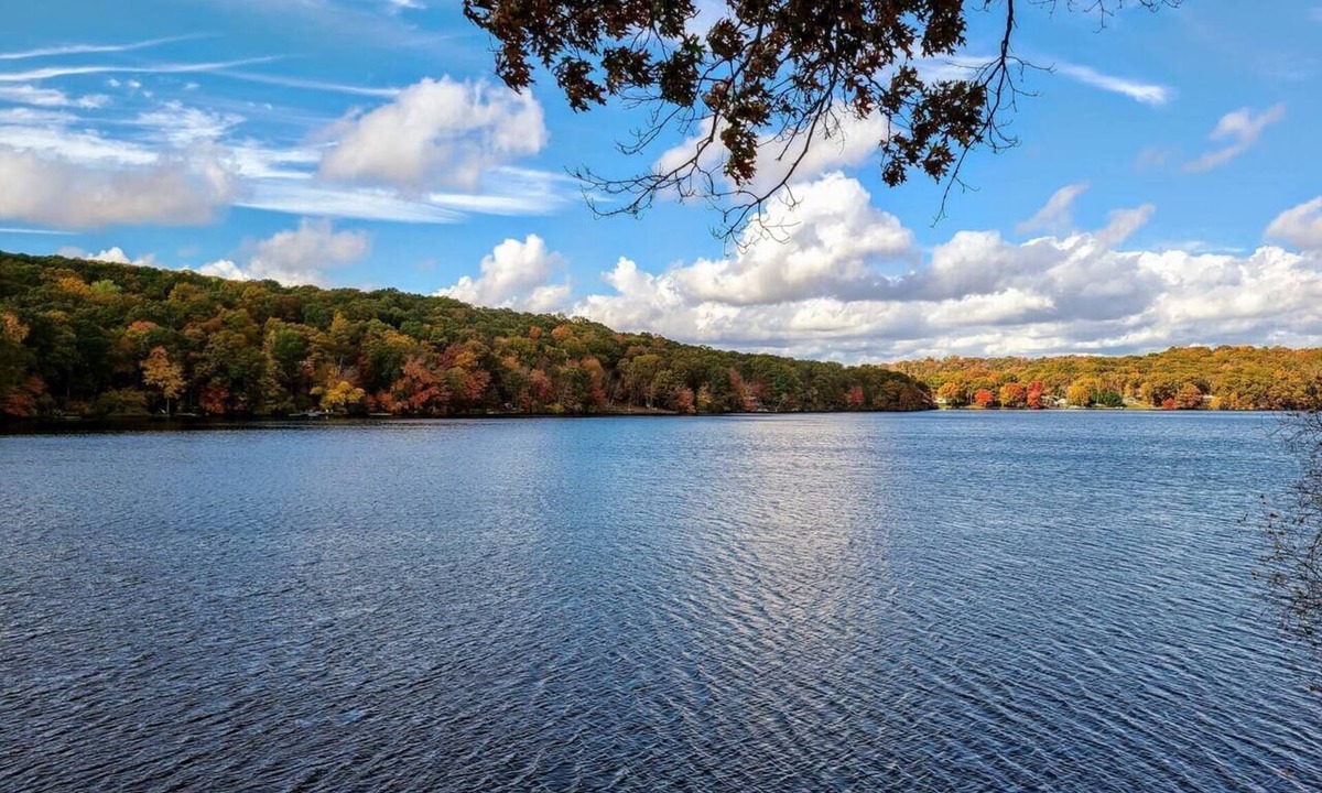 East Lyme Apartment | Direct Lakefront - Stunning Views and Panoramic Sunsets