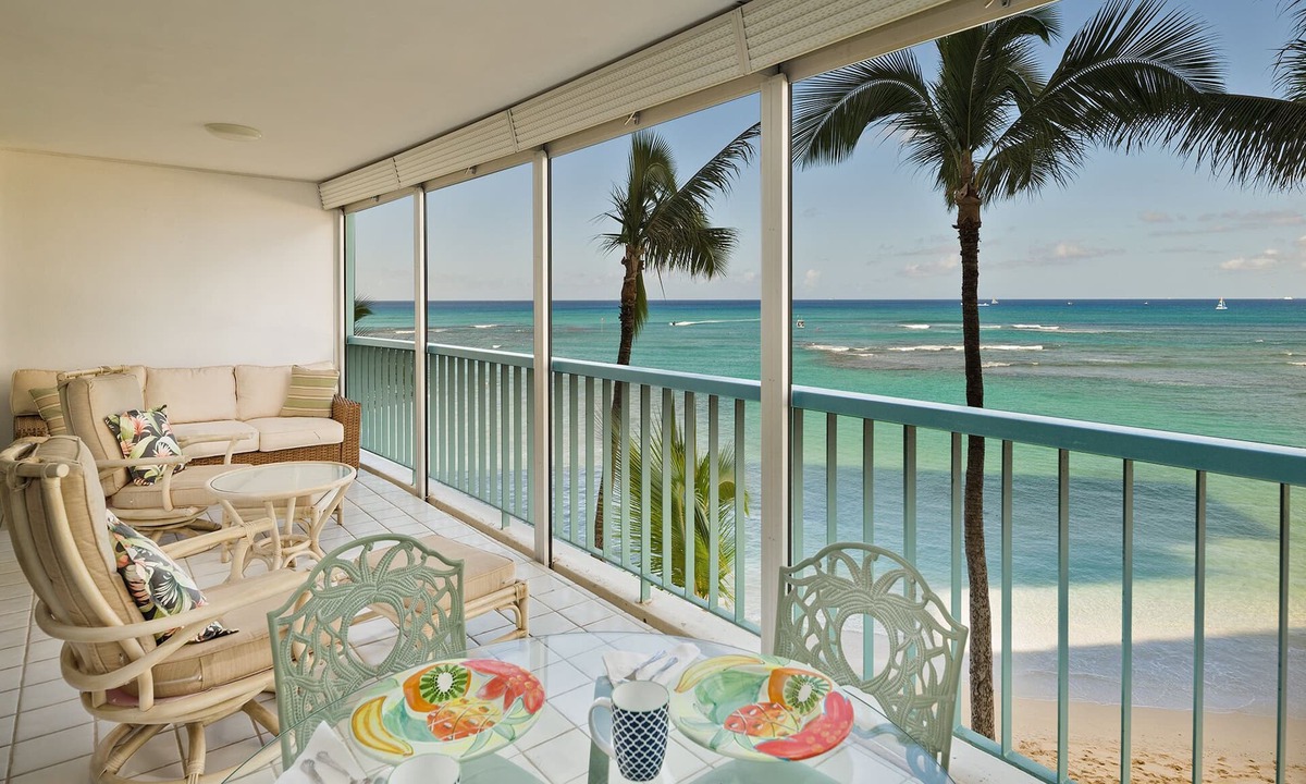 Diamond Head - Kapahulu - St. Louis Condo | Direct Ocean Beachfront! One bedroom one bath one parking!