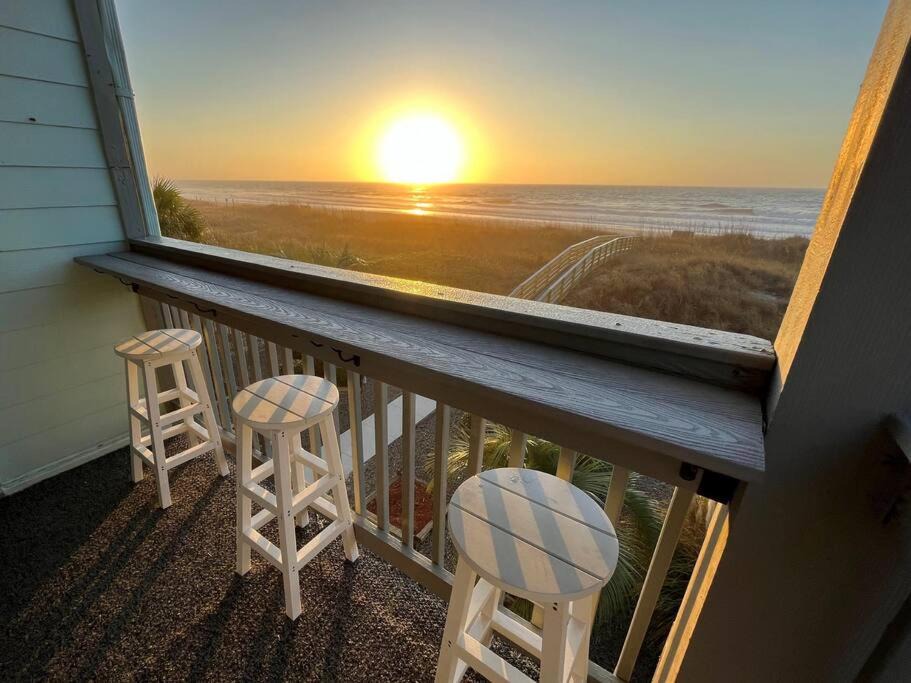 Ocean Drive Apartment | Direct Ocean Front 3BR/2BA Dog Friendly *OCEANFRONT*