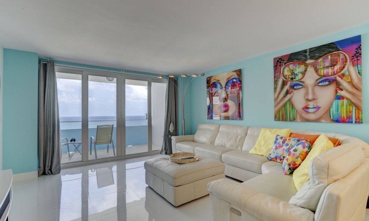 Galt Mile Condo | DIRECT OCEAN VIEWS with Balcony on the beach.
