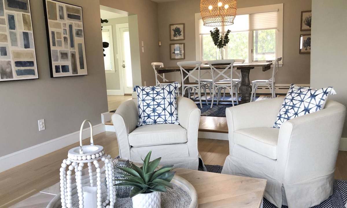 Swampscott House | Direct ocean view home steps from beach