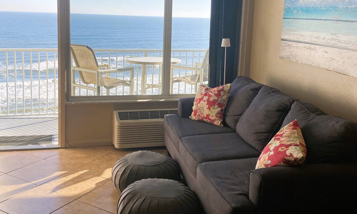 East Daytona Apartment | DIRECT OCEAN VIEW BALCONY-STUDIO-NEW POOL!nn
