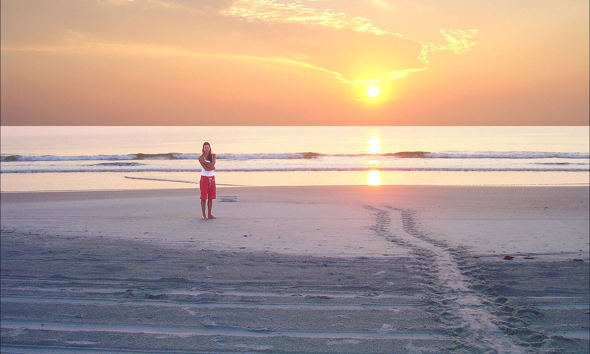 Boardwalk House | Direct Oceanfront Home 4BR 3BA Sleeps 12 Near Flagler Ave All Fees Included