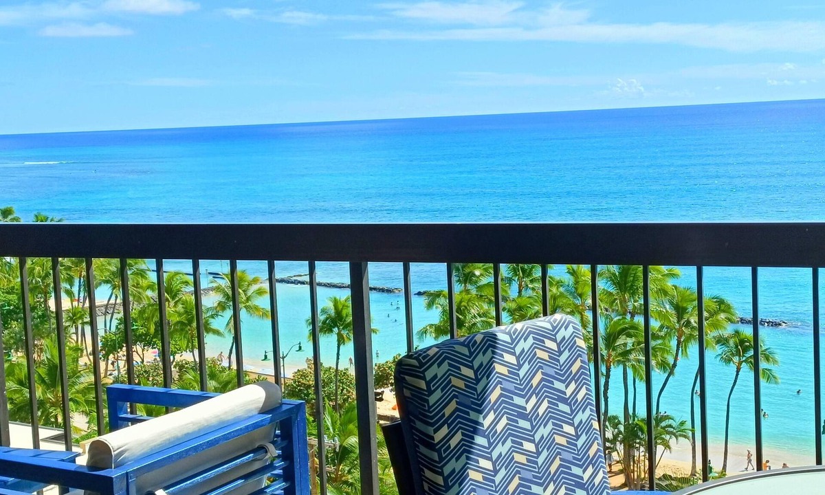 Diamond Head - Kapahulu - St. Louis Hotel | Direct Oceanfront in the Heart of Waikiki! Spectacular New Custom Reno!