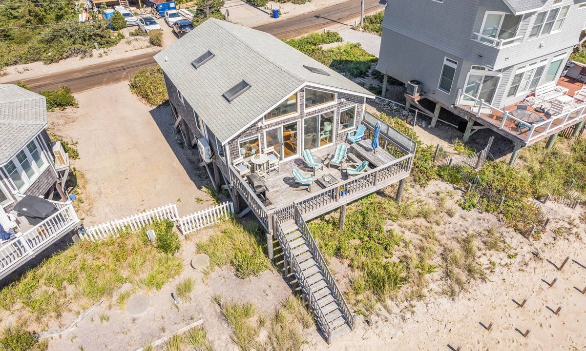Charlestown Cabin | Direct Oceanfront on Charleston Beach!