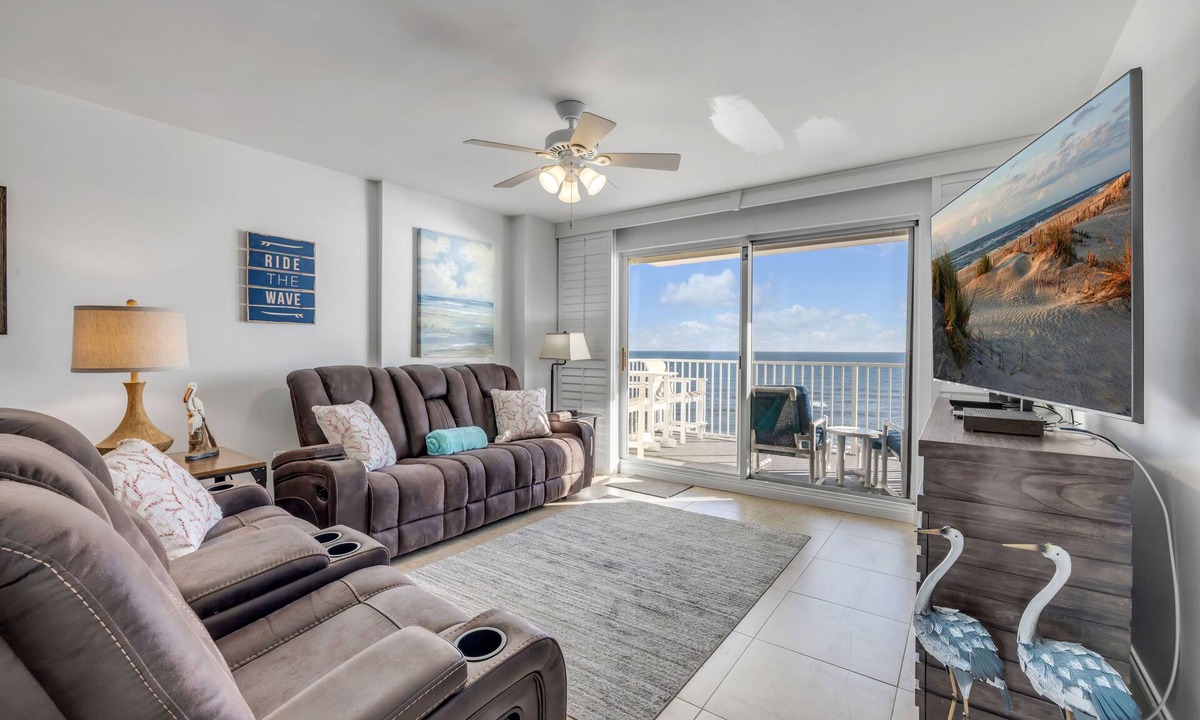 Seawinds Condo Condo | 🌊 Direct Oceanfront 2/2 | Large Private Balcony | Heated Pool ♨️ & Garage Parking