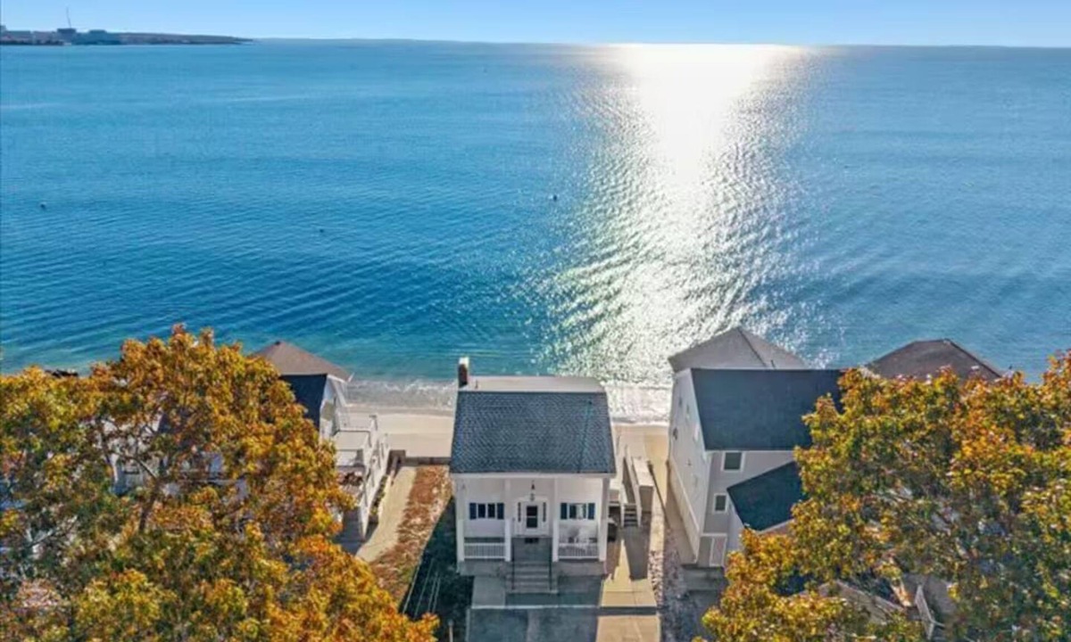 Niantic House | Direct Waterfront Beach House with Panoramic Views