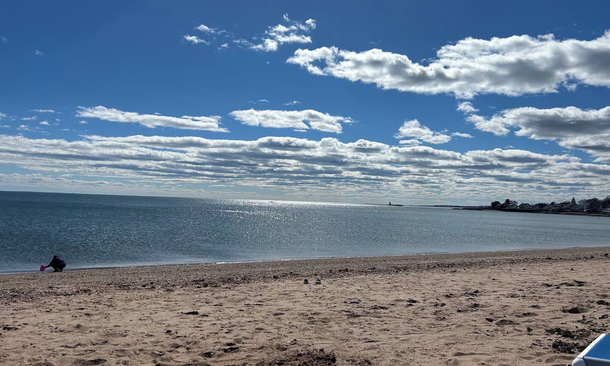 Morgan Point Cottage | Direct waterfront cottage on private sandy beach