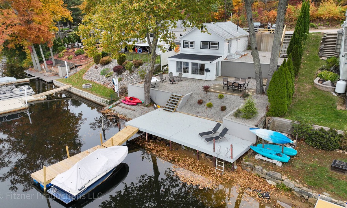 East Haddam House | Direct Waterfront Lake Retreat