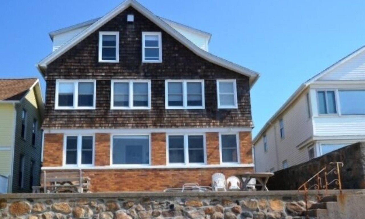 Westbrook Center Cottage | DIRECT WATERFRONT PRIVATE BEACH