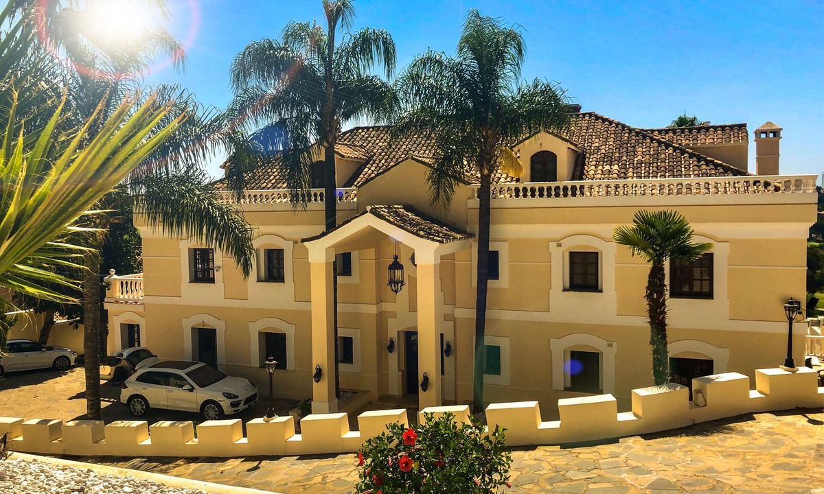 El Paraiso House | Directly on the Golf course.Huge Golf and Spa Mansion 8 min from Puerto Banus