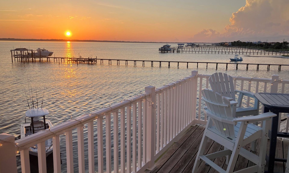 Alligator Point House | Directly on the water, great sunrise and sunset. Low prices for end of summer