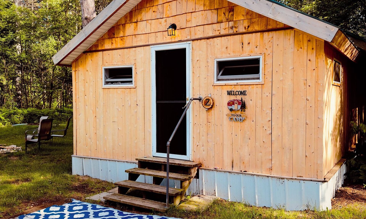 Big Rapids Cabin | Directly on the White Pine Trail. Sleeps 6, full bathroom, and kitchen.