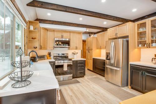 Christmas Valley House | Discount Available! Lake Tahoe Gem w/Pool Table