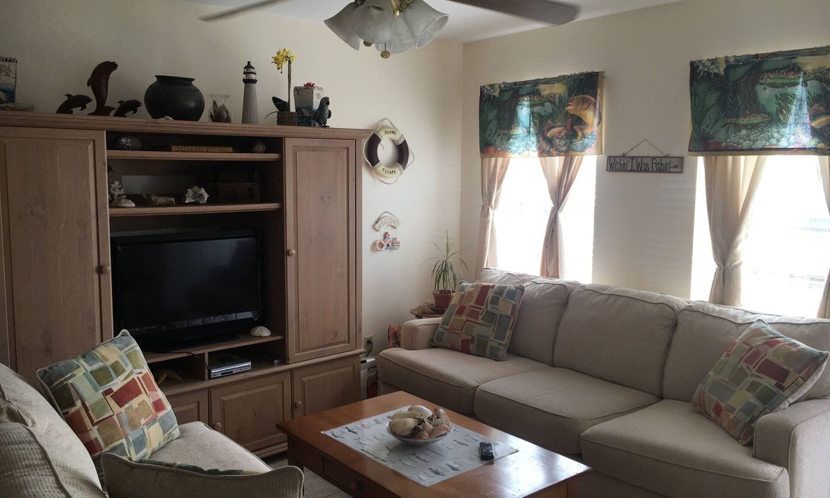 Corpus Christi Condo | Discounted 30 Day Minimum Stay. 2bd. 2bth. Private 2nd floor Condo & balconies.