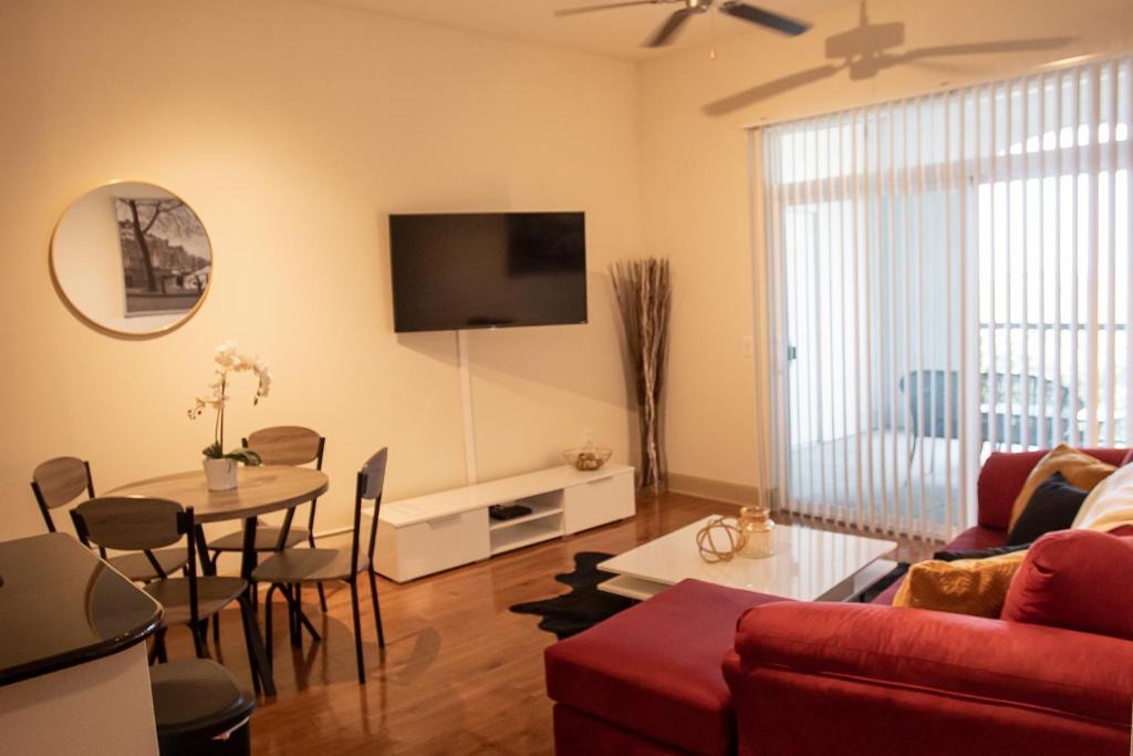 Astrodome Apartment | Discounted Penthouse w/ NRG View in the Med Ctr