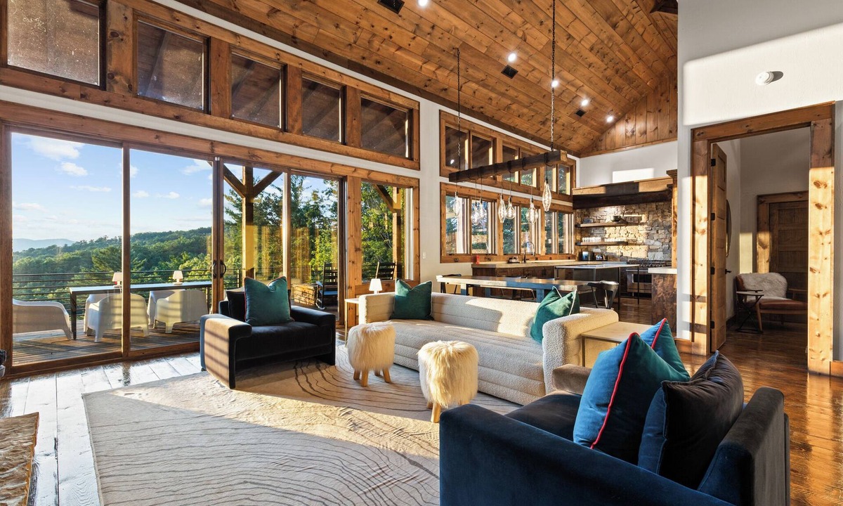 Morganton Cabin | Discover High-End Rustic Luxury with Panoramic Views, Hot-Tub, Fire-Pit, Games