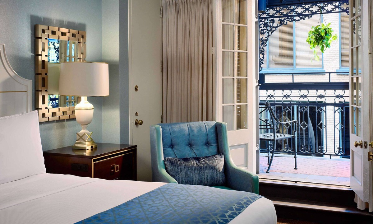 French Quarter Hotel | Discover Historic Homes in French Quarter! Pets Allowed, 4 onsite bars!