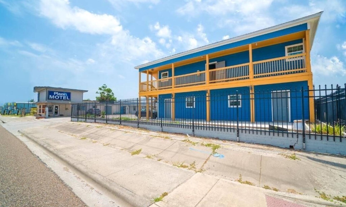 Flour Bluff Hotel | Discover Room Pets Are Welcome Near Port Aransas Museum With Free Parking