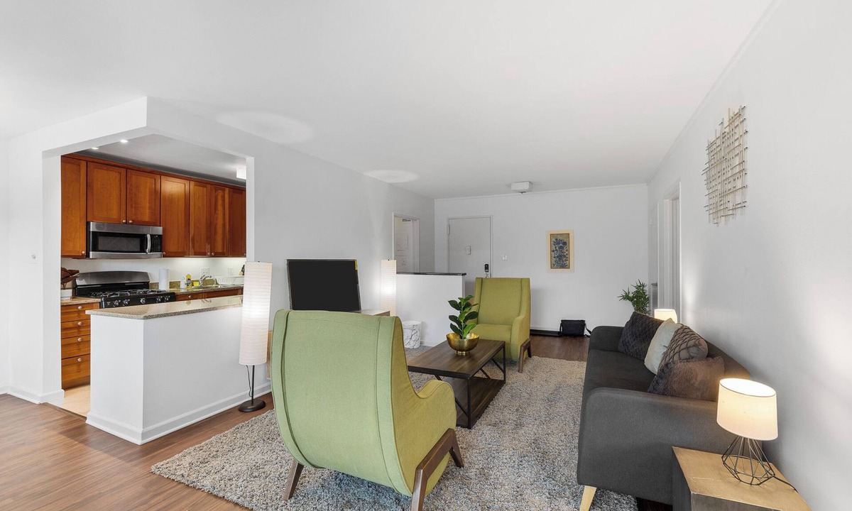 Demun House | Discover St. Louis: Modern 3BR with Top Amenities