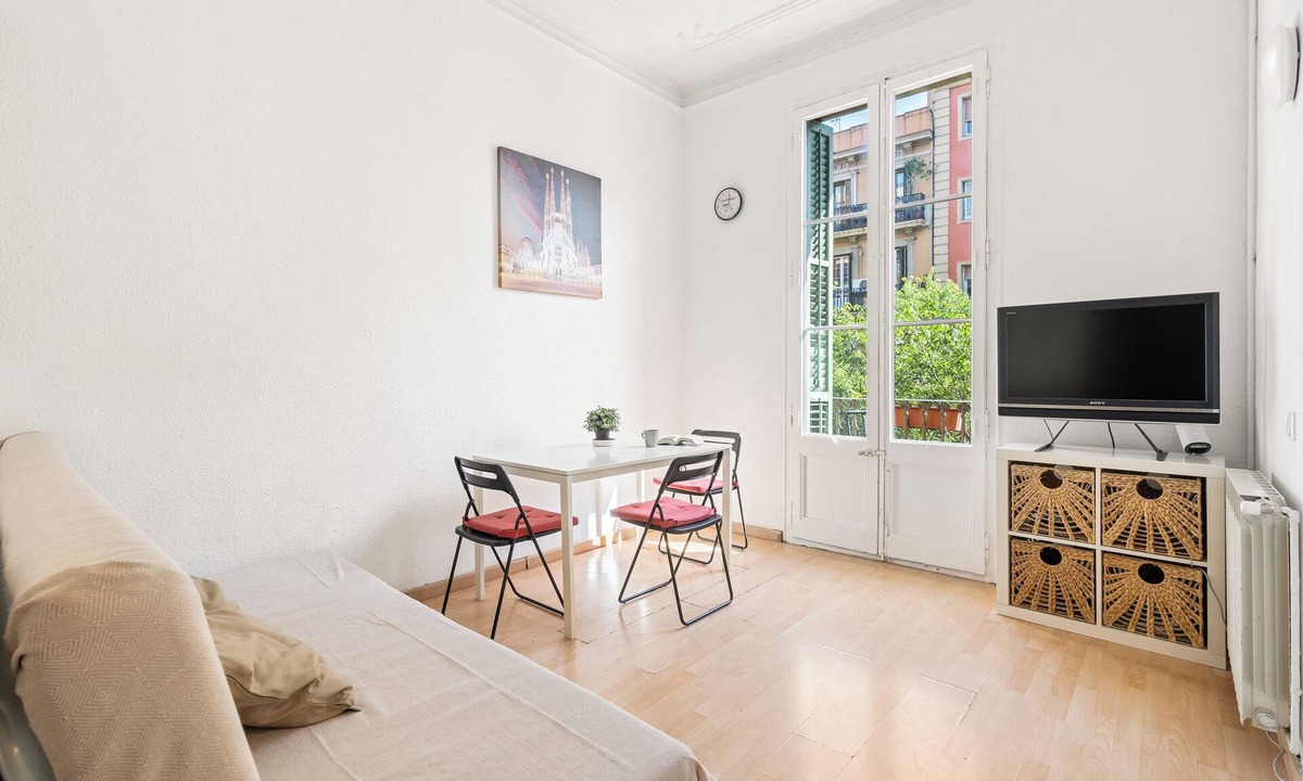 Sant Antoni Apartment | Discover the perfect monthly rental in the heart of Barcelona!