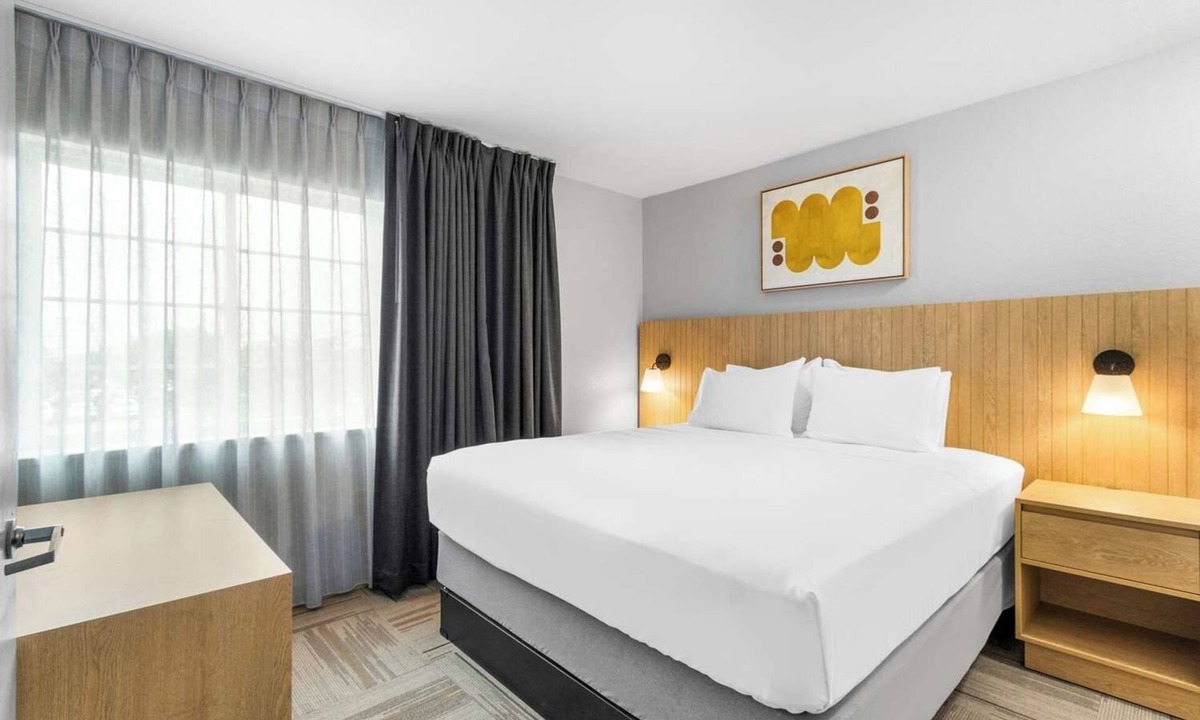 East Congress Hotel | Discover the Texas State Capitol from Prime Location! Pet-Friendly Property!
