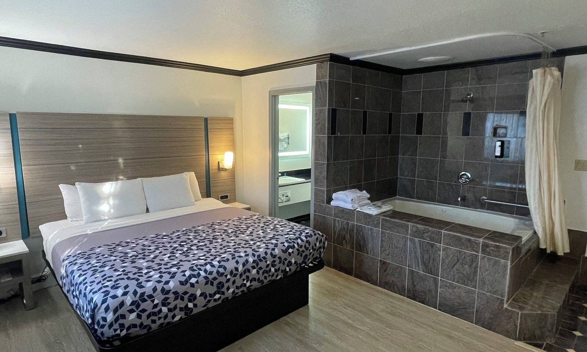 Hayward Hotel | Discovery Inn