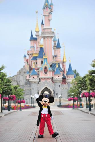 Evry-Gregy-sur-Yerre Apartment | Disney 4 min, from 4 to 14 Guests, 4 bedrooms, free parkings, 100 m2