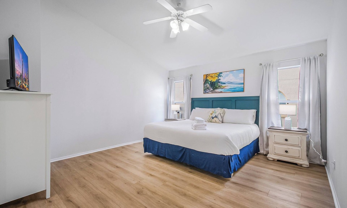 Lake Davenport Estates House | Disney-Close Lakefront Renovated 4BR Pool Home