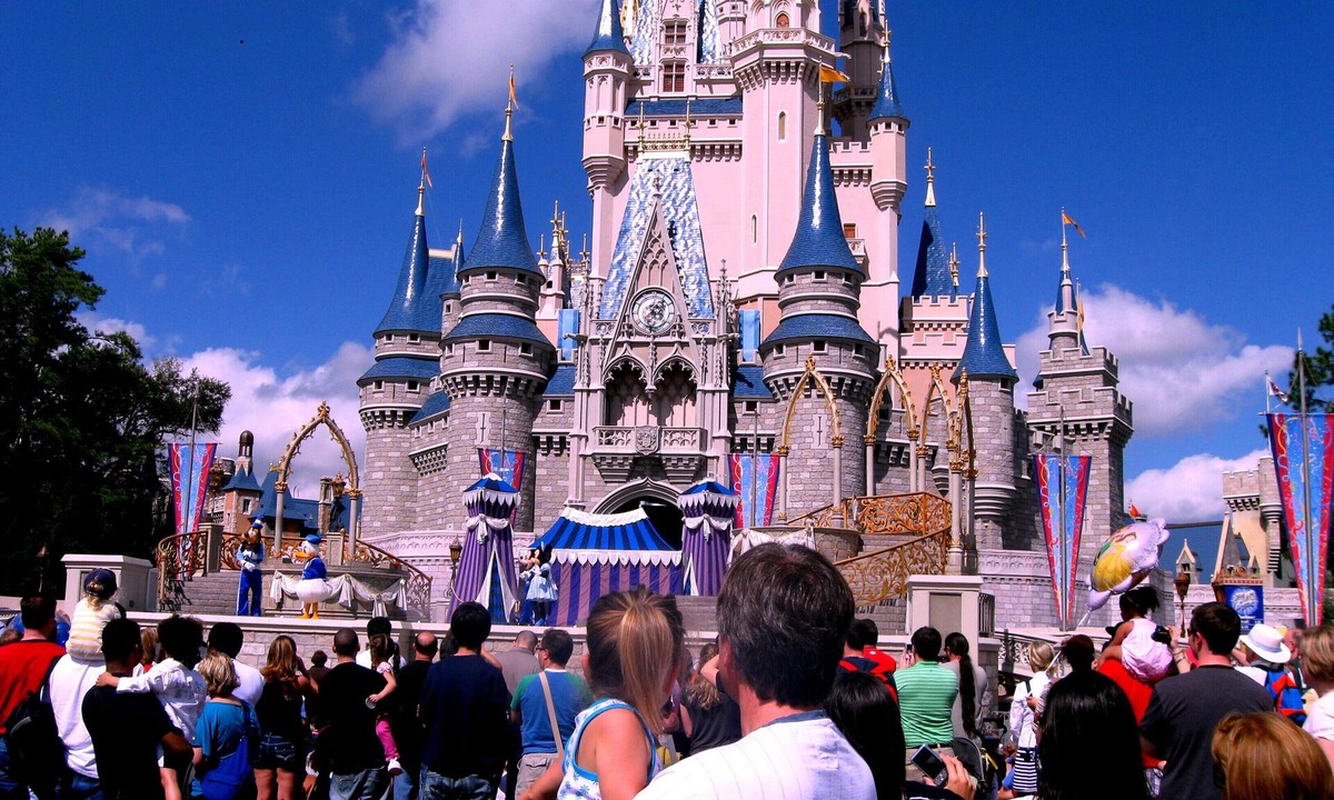 Kissimmee House | DISNEY Family Vacation/Lakefront Townhome/ New Bedding/4 Miles To Disney!
