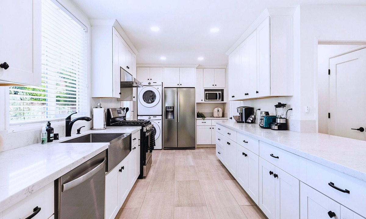 Fullerton House | Disney Getaway: 8-Min Drive + Cozy Yard & Firepit