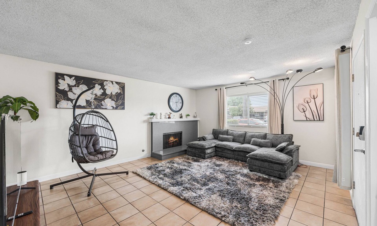 Southwest Anaheim Condo | Disney/Knotts Berry Condo! 12 mins ride to Disney